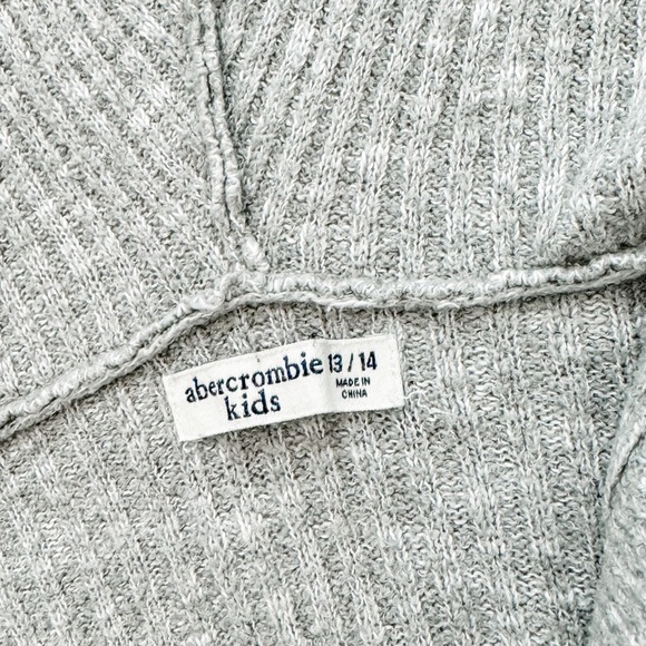Like New! Abercrombie Kids Gray Chenille Hooded Open Front Cardigan - Size 13/14 - Picture 3 of 3